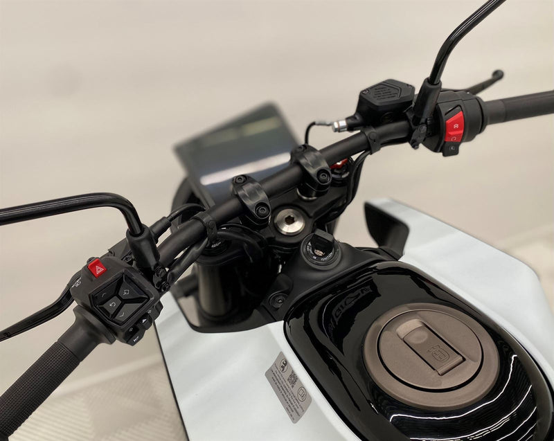 Load image into Gallery viewer, 2024 Husqvarna Vitpilen 401
