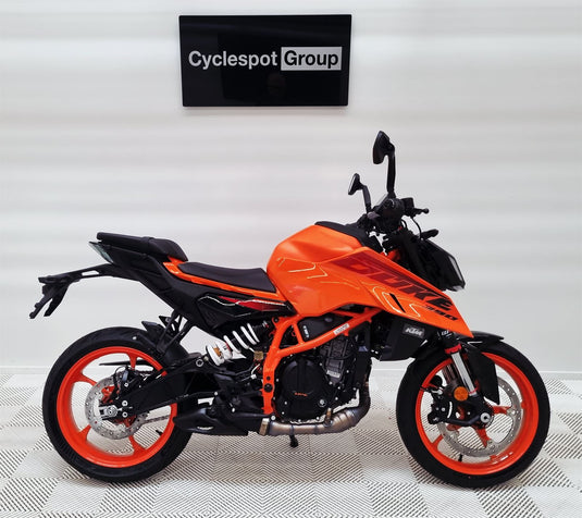 2025 KTM Duke 390