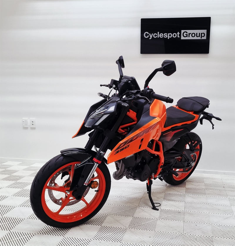 Load image into Gallery viewer, 2025 KTM Duke 390
