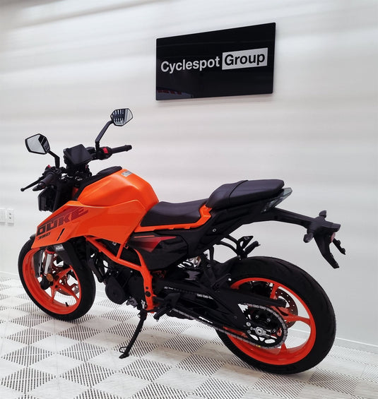 2025 KTM Duke 390