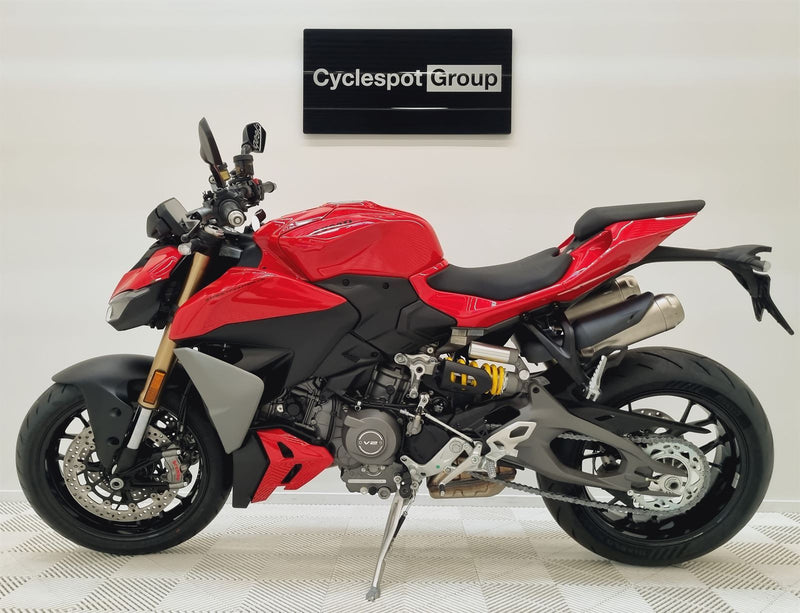 Load image into Gallery viewer, 2026 Ducati Street Fighter V2
