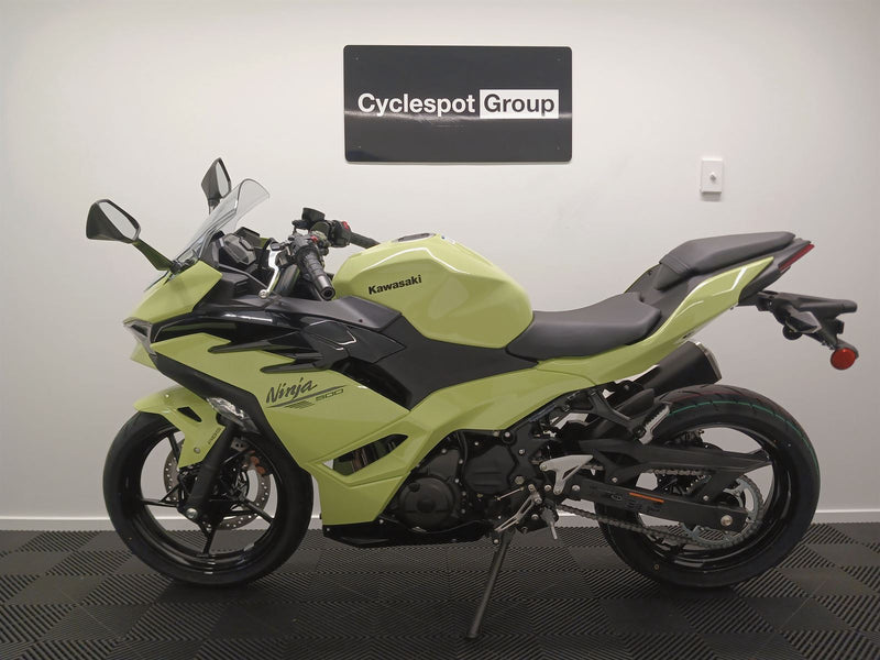 Load image into Gallery viewer, 2026 Kawasaki Ninja 500 LAMS
