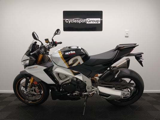 2024 Aprilia Tuono V4 Factory + Akrapovic Slip-on
