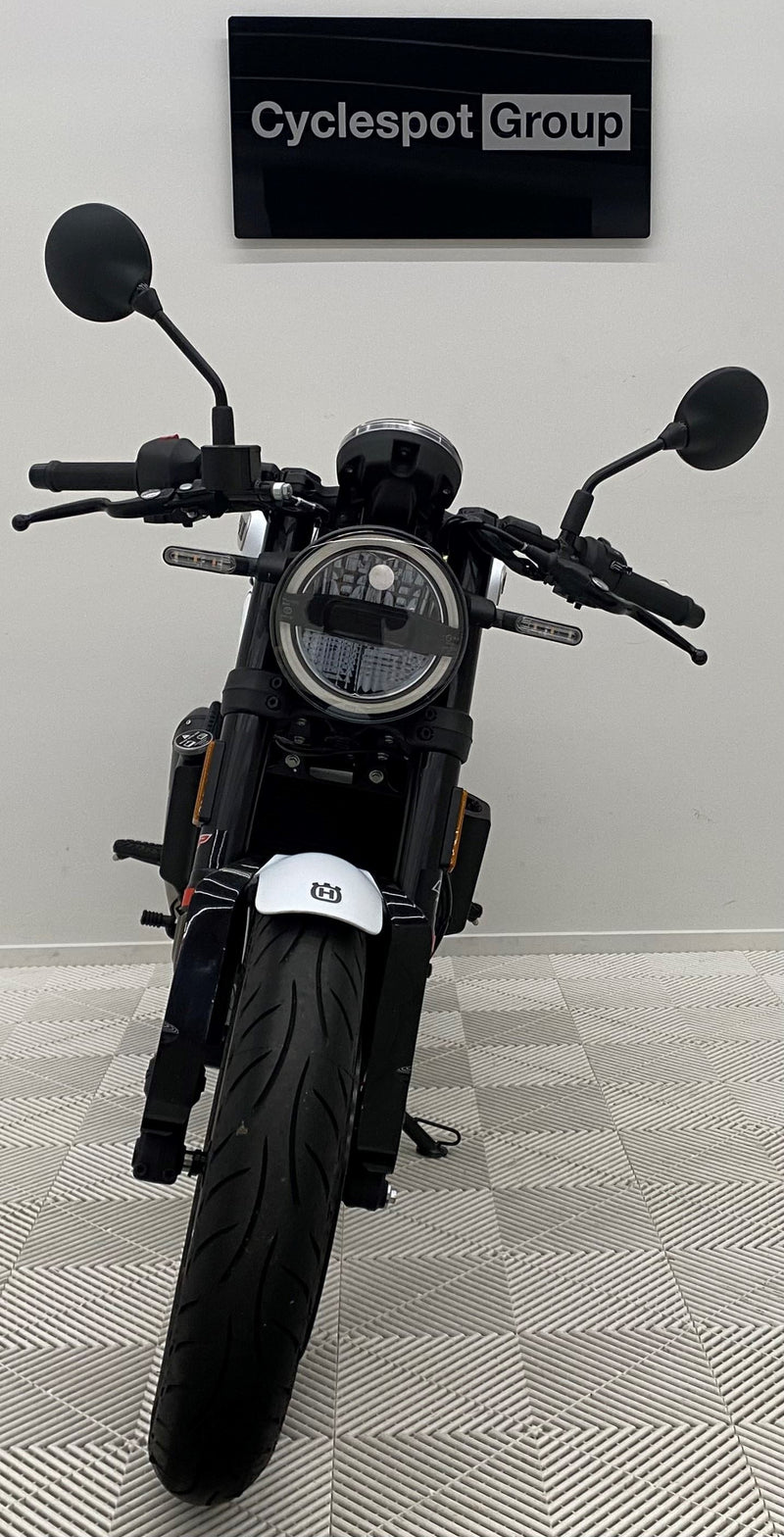 Load image into Gallery viewer, 2023 Husqvarna Vitpilen 401
