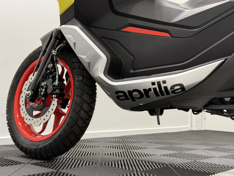 Load image into Gallery viewer, 2024 Aprilia SR GT 200
