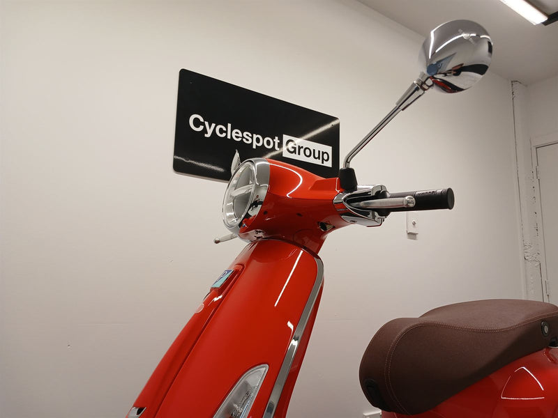 Load image into Gallery viewer, 2024 Vespa GTS 150 Super
