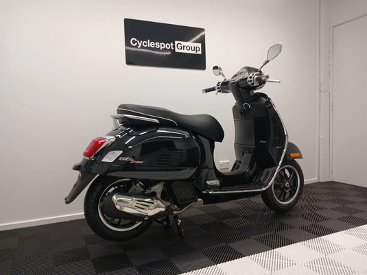 2024 Vespa GTS 150 Super