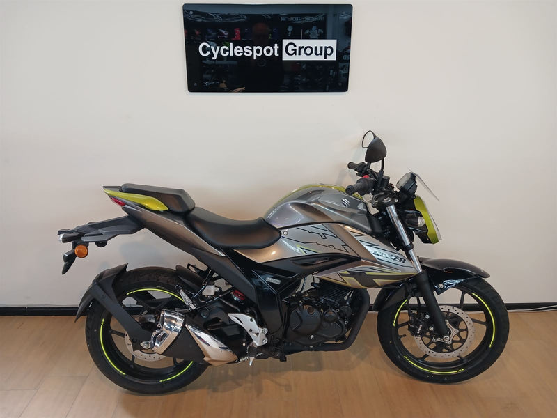 Load image into Gallery viewer, 2026 Suzuki GSX150 sport bike at Cyclespot
