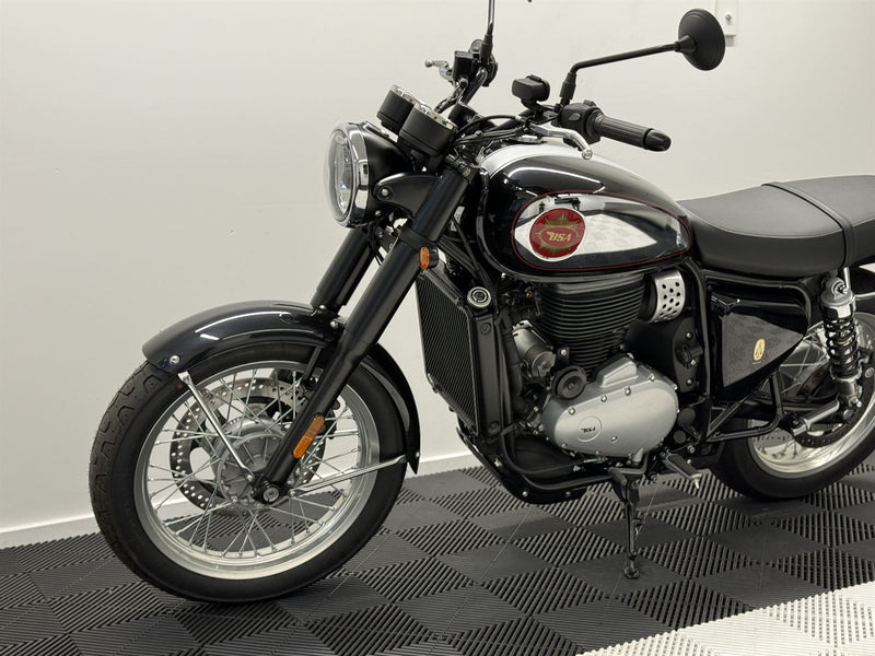 Load image into Gallery viewer, 2024 BSA Gold Star MIDNIGHT BLACK
