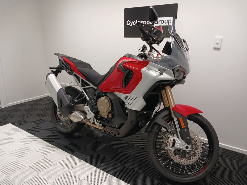 Load image into Gallery viewer, 2024 MV Agusta Enduro Veloce Ex demo
