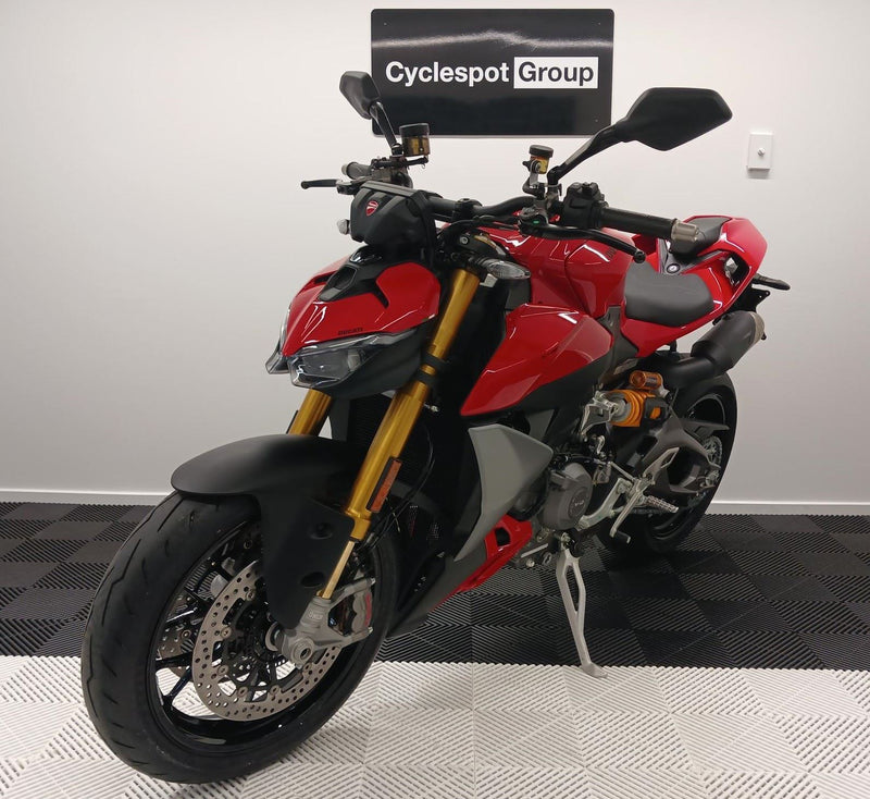 Load image into Gallery viewer, 2026 Ducati Street Fighter V2S
