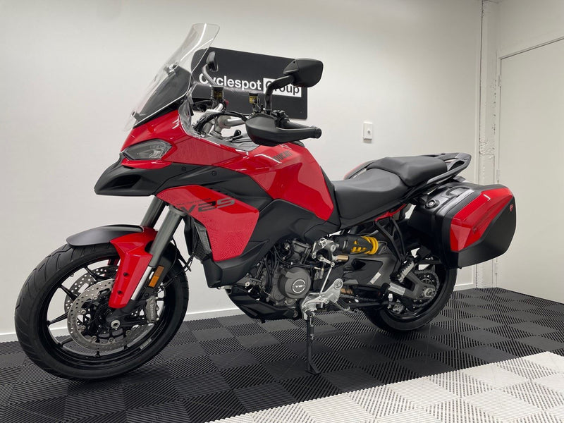 Load image into Gallery viewer, 2026 Ducati Multistrada V2S TRAVEL
