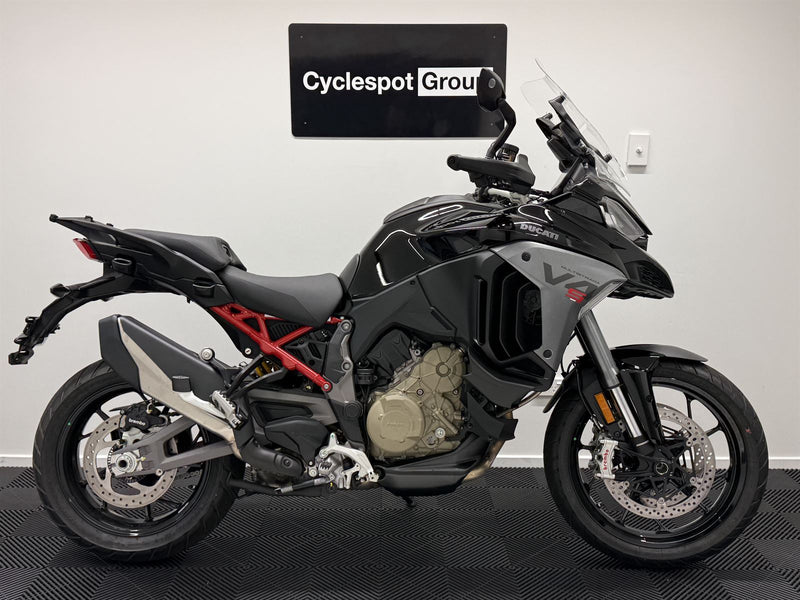 Load image into Gallery viewer, 2025 Ducati Multistrada 2025 V4S - TRAVEL &amp; RADAR
