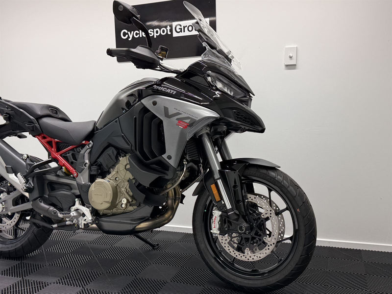 Load image into Gallery viewer, 2025 Ducati Multistrada 2025 V4S - TRAVEL &amp; RADAR
