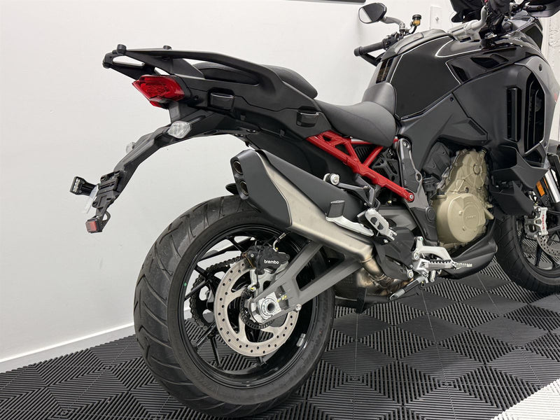 Load image into Gallery viewer, 2025 Ducati Multistrada 2025 V4S - TRAVEL &amp; RADAR
