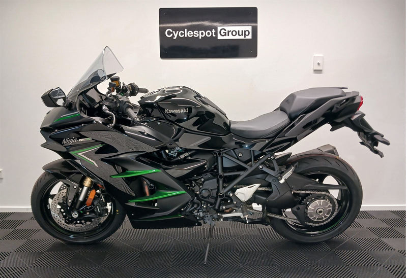 Load image into Gallery viewer, 2025 Kawasaki Ninja H2 SX

