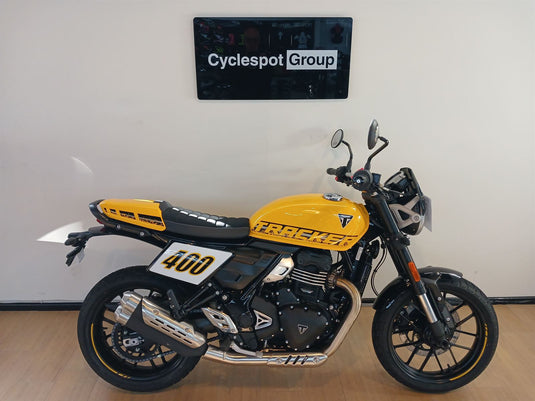 2026 Triumph Tracker 400 classic bike at Cyclespot