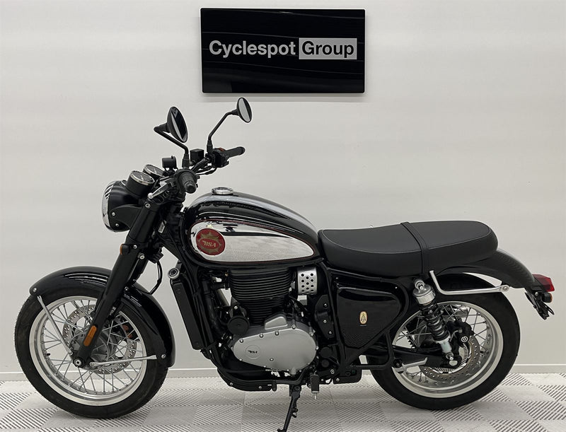 Load image into Gallery viewer, 2024 BSA Gold Star Midnight Black
