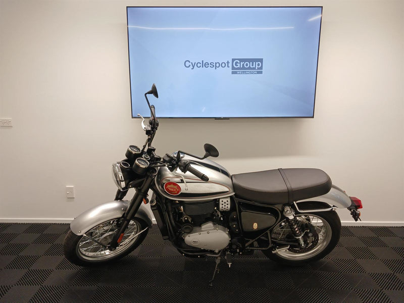 Load image into Gallery viewer, 2024 BSA Gold Star Dawn Silver
