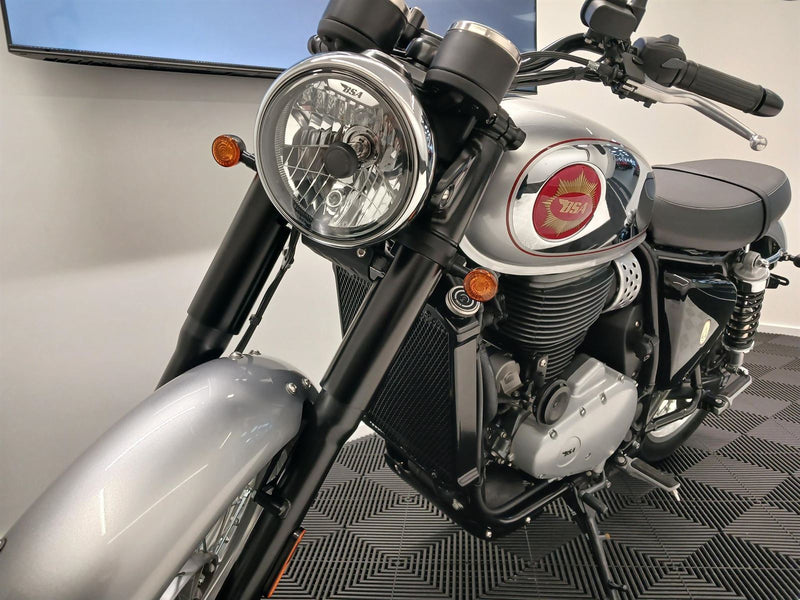 Load image into Gallery viewer, 2024 BSA Gold Star Dawn Silver
