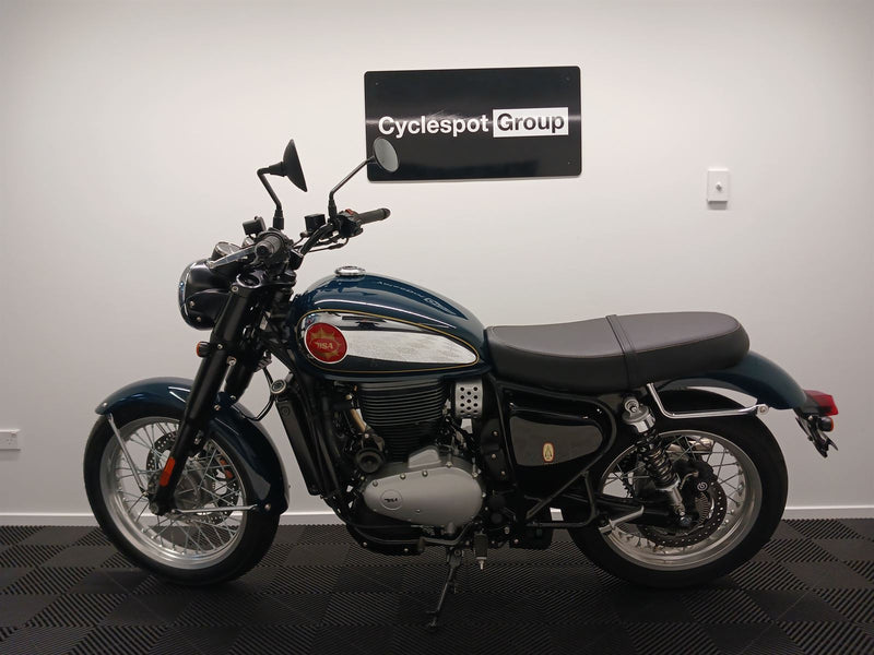Load image into Gallery viewer, 2024 BSA Gold Star Highland Green
