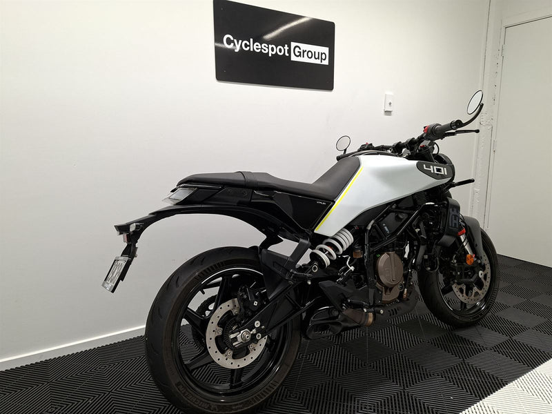 Load image into Gallery viewer, 2025 Husqvarna Vitpilen 401

