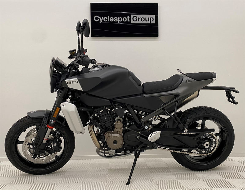 Load image into Gallery viewer, 2024 Husqvarna Svartpilen 801
