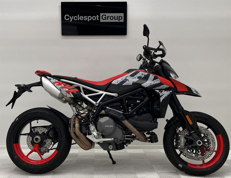 Load image into Gallery viewer, 2024 Ducati Hypermotard 950 RVE
