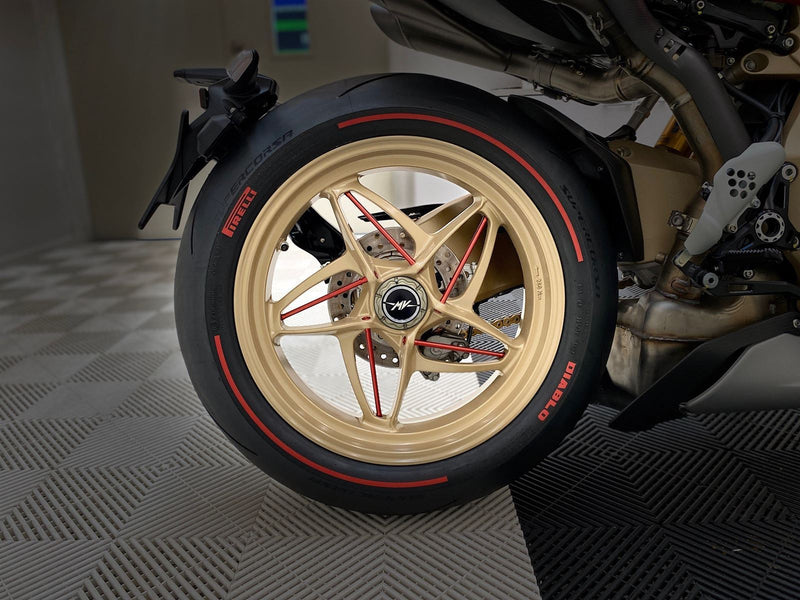 Load image into Gallery viewer, 2024 MV Agusta Superveloce 1000 Serie Oro
