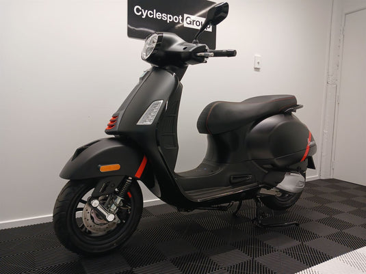 2023 Vespa GTS 300 Super