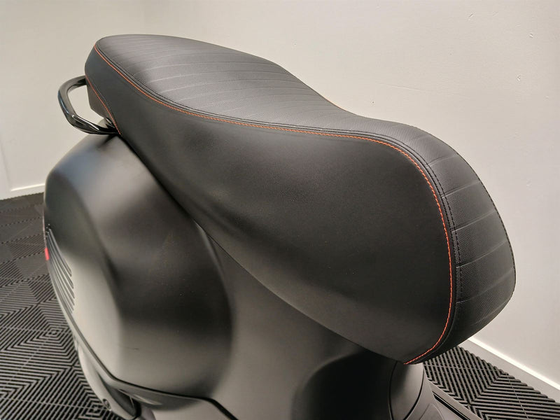Load image into Gallery viewer, 2023 Vespa GTS 300 Super
