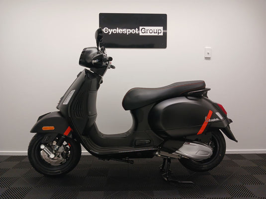 2023 Vespa GTS 300 Super