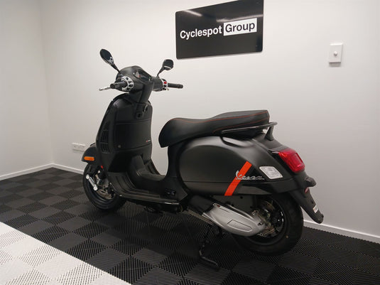 2023 Vespa GTS 300 Super