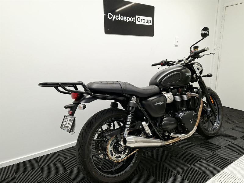 Load image into Gallery viewer, 2017 Triumph Street Twin
