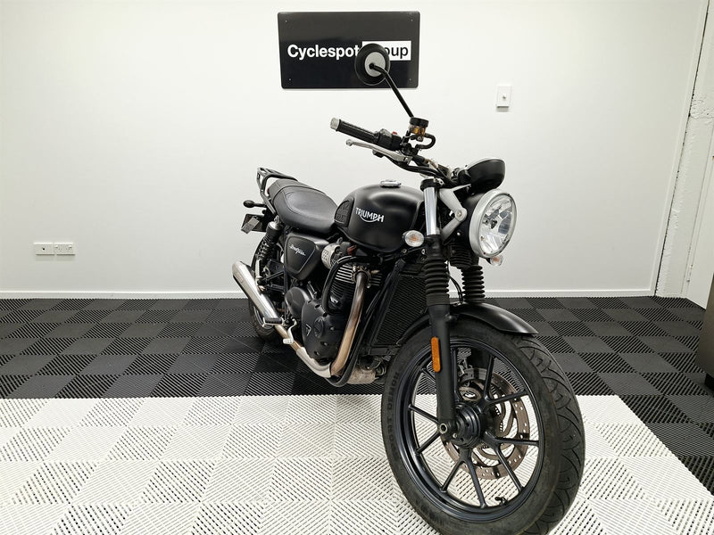 Load image into Gallery viewer, 2017 Triumph Street Twin
