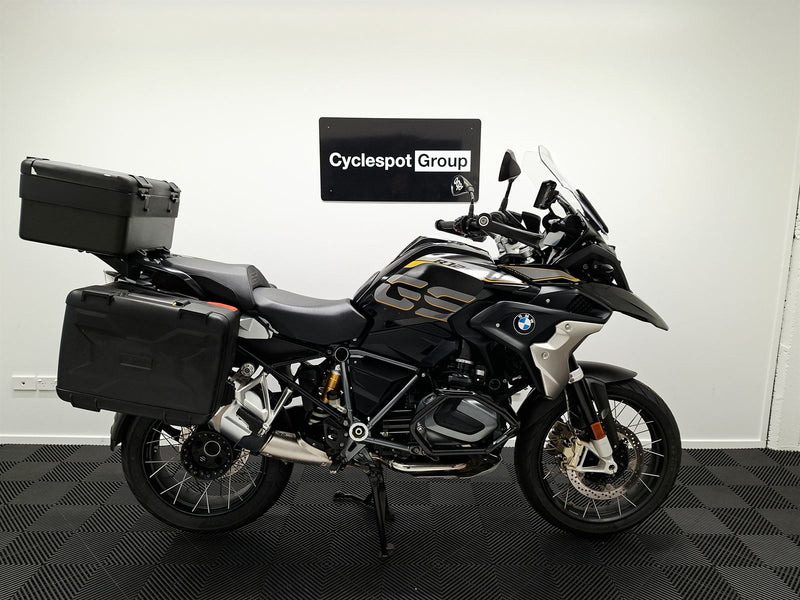Load image into Gallery viewer, 2019 BMW GS R1250 Fully Optioned
