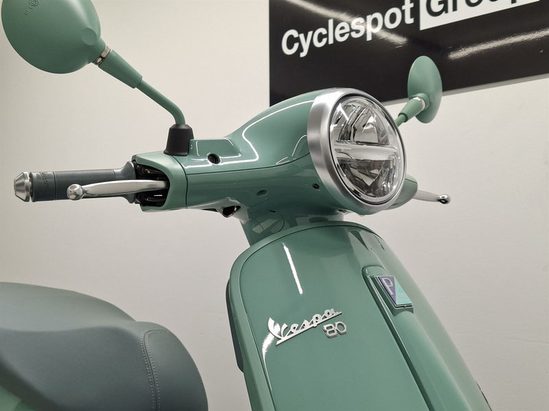 Load image into Gallery viewer, 2026 Vespa Primavera 80th Anniversary
