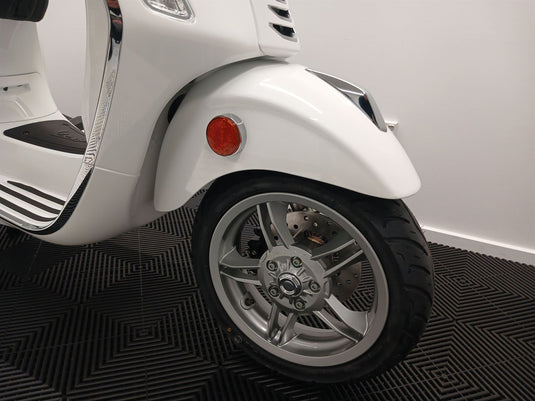 2024 Vespa Primavera 150 | White Innocente
