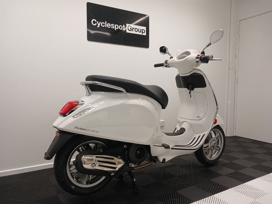 2024 Vespa Primavera 150 | White Innocente