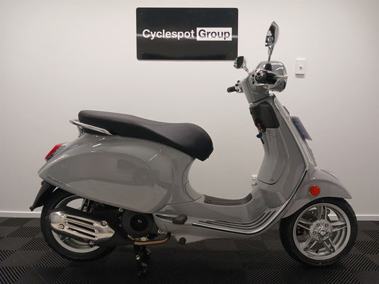 2024 Vespa Primavera 150 | Grey Materia