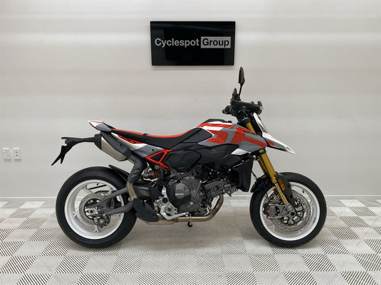 2026 Ducati Hypermotard V2 SP