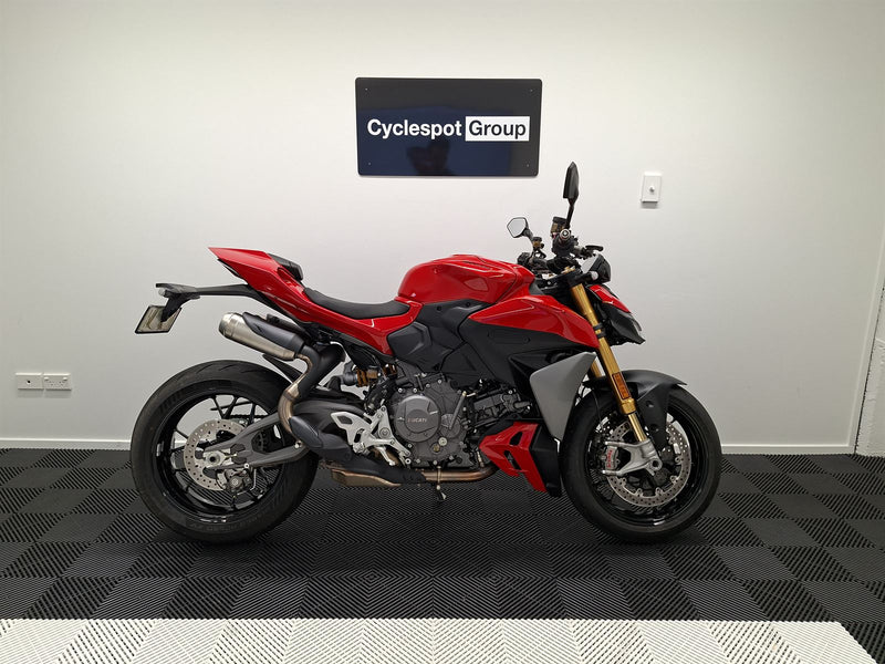Load image into Gallery viewer, 2026 Ducati Street Fighter V2S
