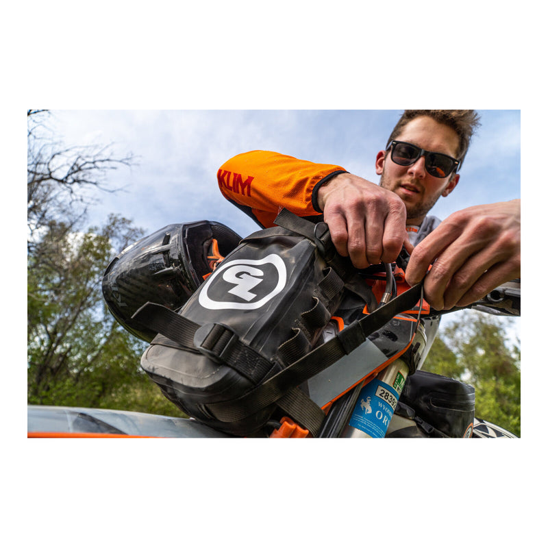 Load image into Gallery viewer, Giant Loop Fender Bag

