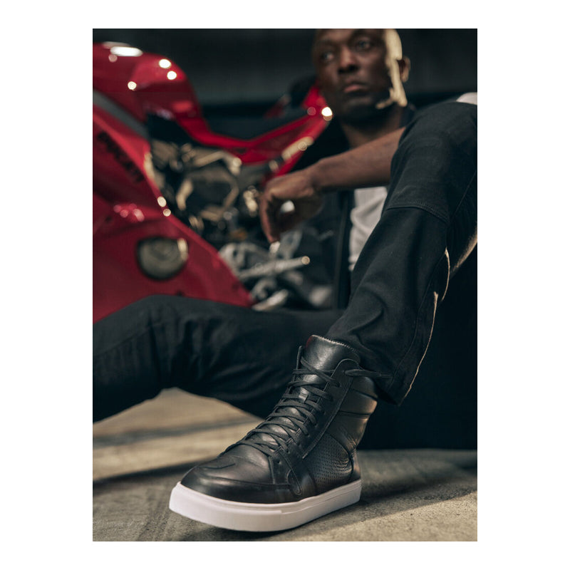 Load image into Gallery viewer, Richa Chaser Waterproof Sneaker - Black
