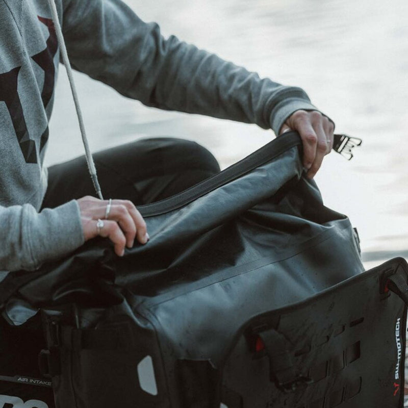 Load image into Gallery viewer, SYS BAG SW MOTECH WATERPROOF WITH ADAPTER PLATE 27L-40L RIGHT FOR PRO OR EVO SIDE CARRIER
