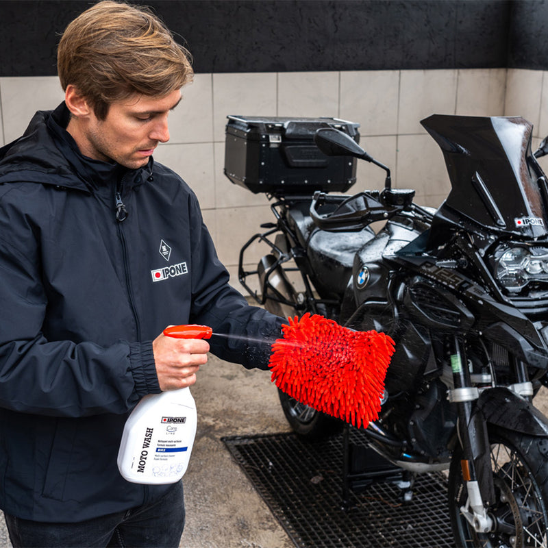 Load image into Gallery viewer, IPONE Cleaning Kit showing 1L Moto Wash and Microfiber Wash Mitt
