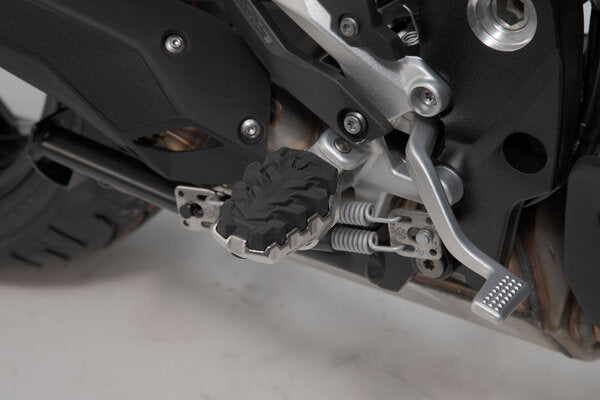 Load image into Gallery viewer, FOOTREST KIT SW MOTECH EVO KAWASAKI VERSYS 1000 VERSYS 650 VERSYS X300
