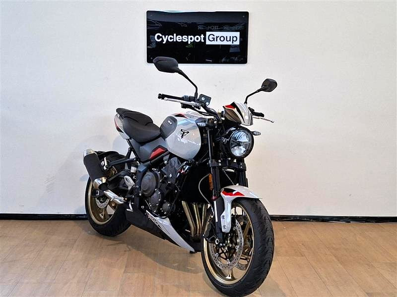 Load image into Gallery viewer, 2026 Triumph Trident 800
