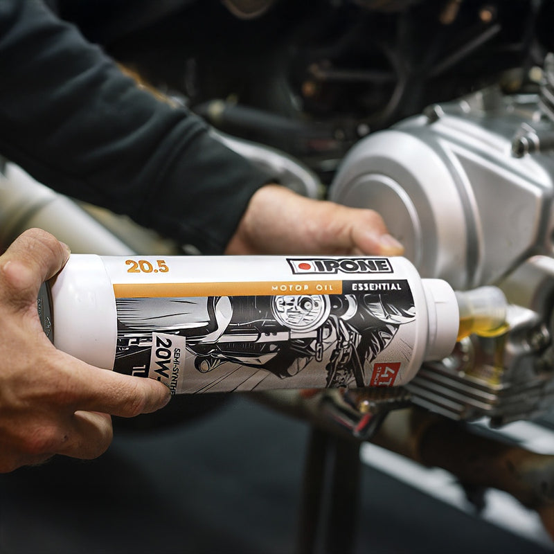 Load image into Gallery viewer, IPONE 20.5 - Semi Synthetic 4T Oil - easy pour
